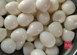 红烧肉烧鹌鹑蛋的做法图解1