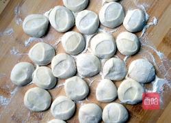 芹菜牛肉馅饺子的做法图解3