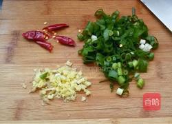 清炒荷兰豆的做法图解1