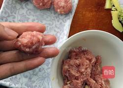 益母草肉丸汤的做法图解3