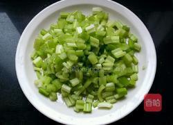 香肠炒西芹的做法图解4