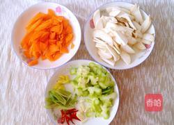 西兰花炒萝卜片的做法图解4