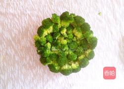 西兰花炒萝卜片的做法图解7