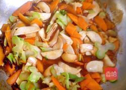 西兰花炒萝卜片的做法图解13