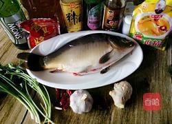 啤酒烧鲤鱼的做法图解1