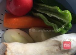彩色土豆炖排骨的做法图解1
