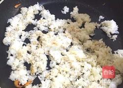 菠萝樱花虾炒饭的做法图解4