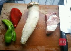 杏鲍菇炒肉的做法图解1