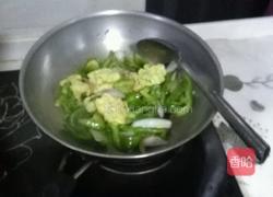 辣椒圆葱炒鸡蛋的做法图解5