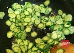 小黄瓜炒虾仁的做法图解5