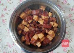 咸肉蛋黄粽的做法图解1