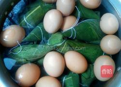 咸肉蛋黄粽的做法图解15