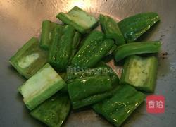 三文鱼骨焖苦瓜的做法图解4