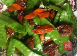 荷兰豆炒腊肠的做法图解5