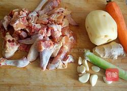 土豆炖鸡块的做法图解1