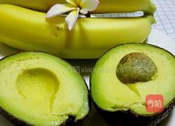 牛油果香蕉奶昔的做法图解1