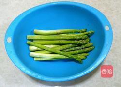 凉拌芦笋的做法图解1