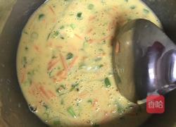 黄瓜胡萝卜鸡蛋饼的做法图解1