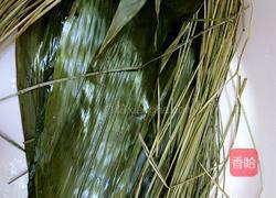 蛋黄五香咸肉粽的做法图解1