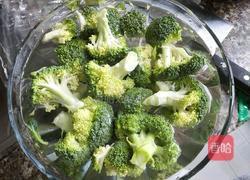 耗油西兰花的做法图解1