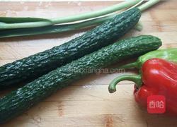 蒜苗清炒黄瓜的做法图解1