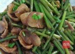 蒜苗炒香肠的做法图解4