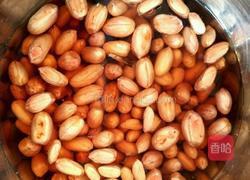 水煮五香花生米的做法图解1
