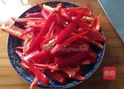 红辣椒炒肉的做法图解2