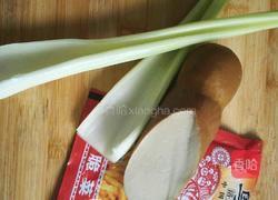 香芹素鸡榨菜的做法图解1