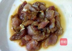 草菇炒瘦肉的做法图解3