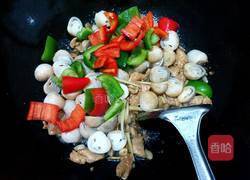 草菇炒瘦肉的做法图解6