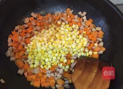 玉米胡萝卜炒肉丁的做法图解8