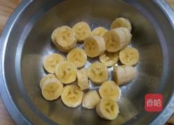 香蕉松饼的做法图解1