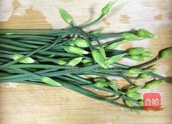 韭菜花炒肉丝的做法图解1