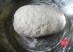 Illustration of how to make leek and egg vegetarian buns 2