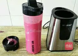 Red Heart Dragon Fruit and Mango Juice Recipe Illustration 6