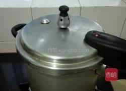 酸菜苦瓜排骨汤的做法图解4