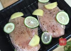 香橙鸡胸肉蔬菜沙拉的做法图解1