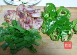 腊肠炒杏鲍菇的做法图解2