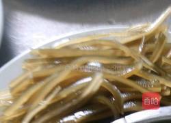 凉拌芹菜海带丝的做法图解2