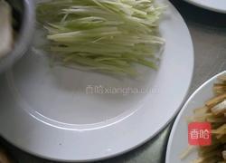 凉拌芹菜海带丝的做法图解1