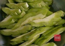 鱼仔焖l苦瓜的做法图解1