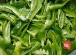 青椒虾皮炒蛋的做法图解2