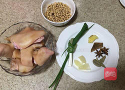 黄豆焖猪蹄的做法图解1