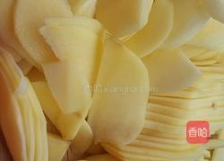 土豆片炒西红柿的做法图解2