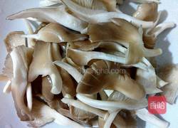 平菇豆腐汤的做法图解1