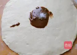 Illustration of how to make sesame and milk-flavored flower rolls 12