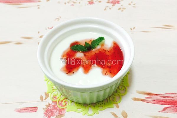 自制草莓酱酸奶