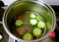 黄豆苦瓜猪脚汤的做法图解4