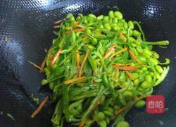 青椒香干炒毛豆的做法图解5